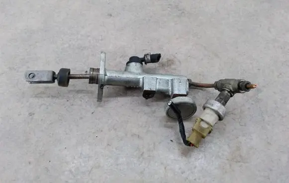 Land Rover Discovery Clutch slave cylinder LB06AZ019AD