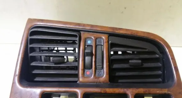 Nissan Primera Dash center air vent grill