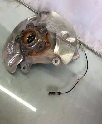 BMW X2 U10 Front wheel hub 689018082