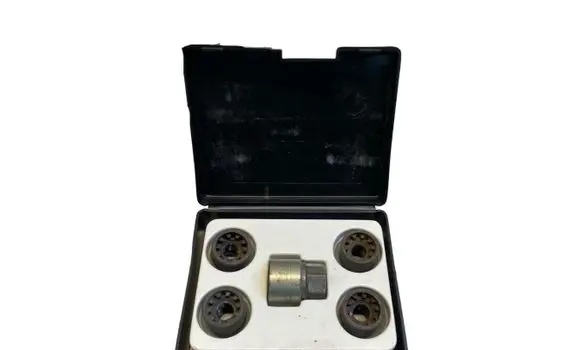 Opel Ampera Anti-theft wheel nuts and lock 13331034