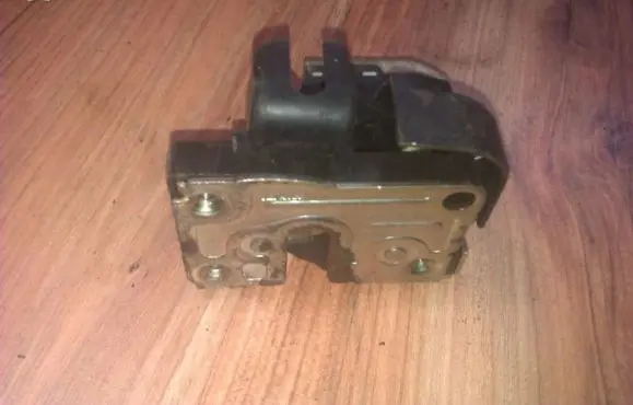 Renault Clio II Front door lock