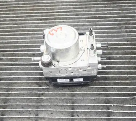 Nissan Juke I F15 ABS Pump
