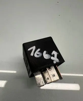 Volkswagen Golf VI Other relay 8K0951253