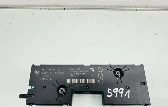 BMW 3 E90 E91 Aerial antenna amplifier 920037401 10819610 9193841