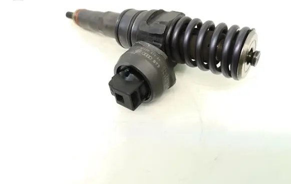 Volkswagen Golf I Fuel injector 038130073BA