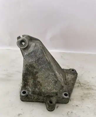Mercedes-Benz CLK A209 C209 Engine mounting bracket A2722230804