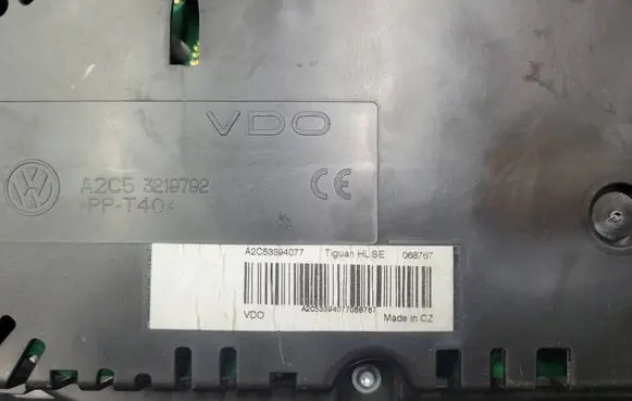 Volkswagen Tiguan Speedometer (instrument cluster) 5N0920872 VD10481003 1173921481