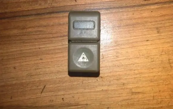Peugeot 605 Hazard light switch
