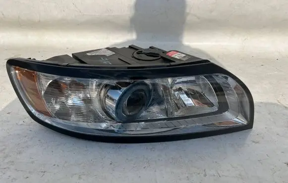 Volvo V50 Headlight/headlamp 31213370