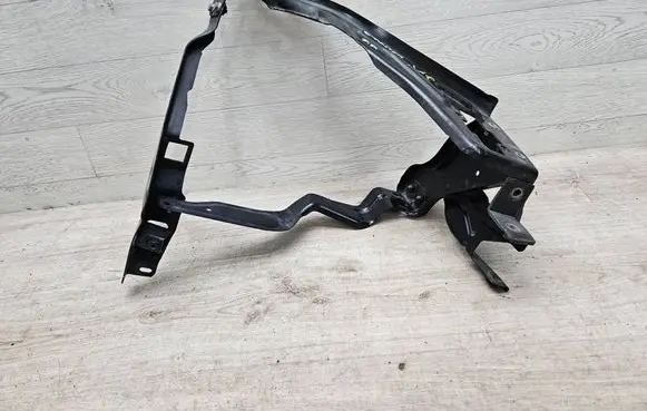 Mercedes-Benz C W204 Headlight/headlamp mounting bracket A2046201291