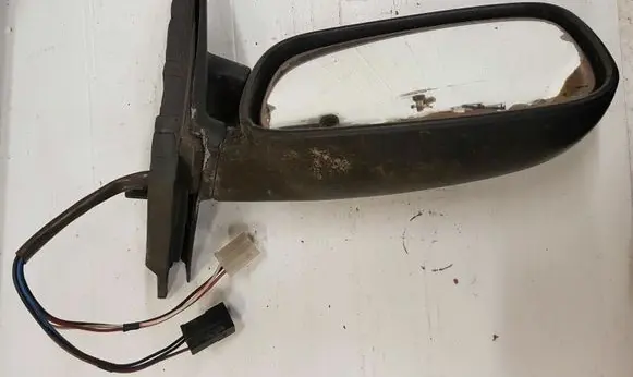 Volkswagen PASSAT B3 Front door electric wing mirror 357837990C