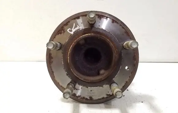 Opel Zafira C Rear wheel hub 13502873