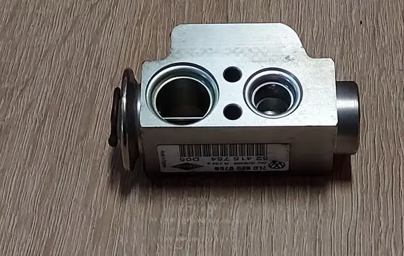 Audi Q7 4L Air conditioning (A/C) expansion valve 7L0820679B