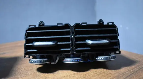 BMW 8 G16 Dash center air vent grill 9396482