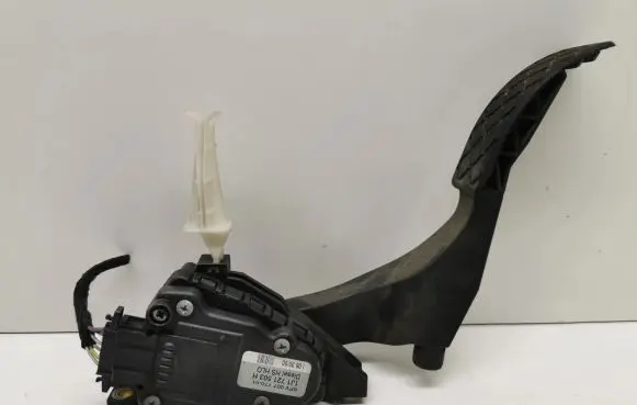 Volkswagen Golf IV Accelerator throttle pedal 1J1721503H
