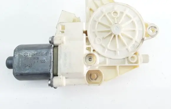 Mercedes-Benz E W212 Front door window regulator motor A2048200242 0130822502