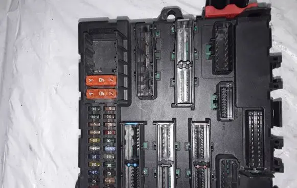 Opel Signum Fuse module 13125489 519033104 460023260