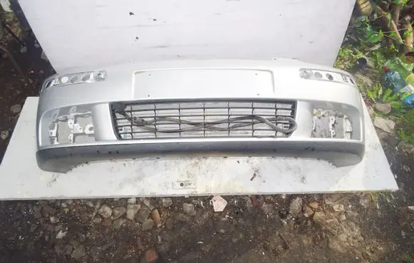 Volkswagen Golf V Front bumper 1K0807217M