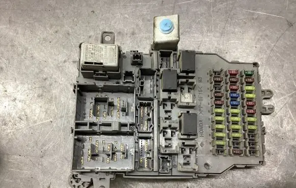 Honda Accord Fuse module A000011 3G0RGFWT 052407