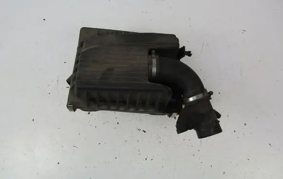 Opel Astra H Air filter box 