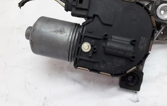 Volvo V50 Wiper motor 0390241925 30699345