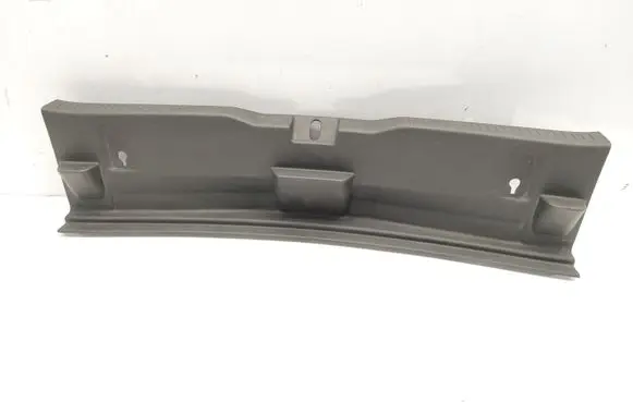 Trunk/boot sill cover protection