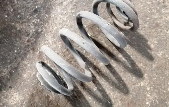 Opel Zafira C Rear coil spring
