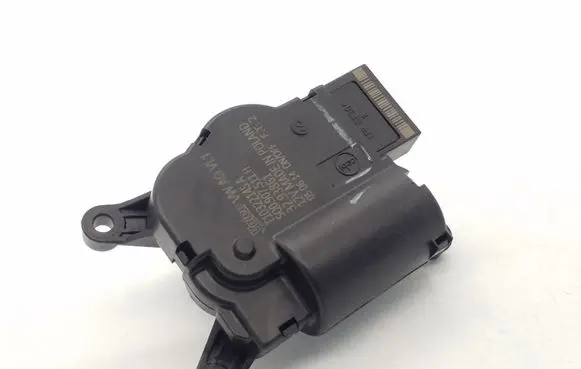 Volkswagen Jetta VI Air flap motor/actuator 5Q0907511H 3293861