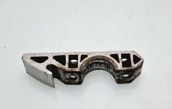 Volkswagen Touareg I Sway bar bush bracket, front 7L0411063B