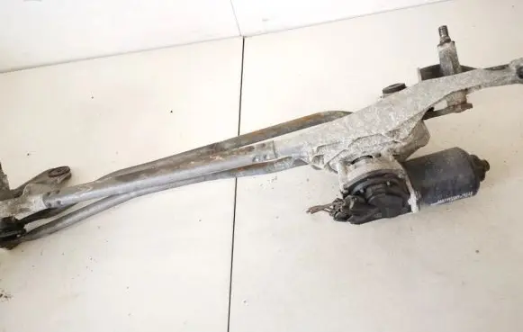 Chrysler 300M Front wiper linkage and motor