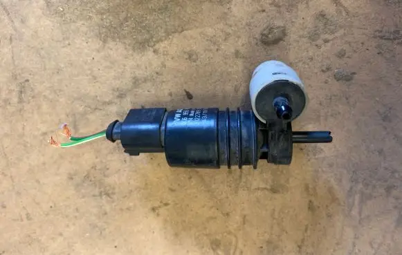 Volkswagen PASSAT B8 Windscreen/windshield washer pump 1K6955651