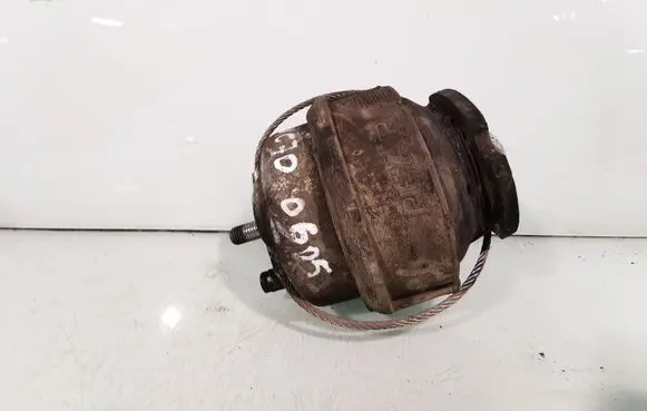 Volvo XC70 Engine mount bracket 30741397