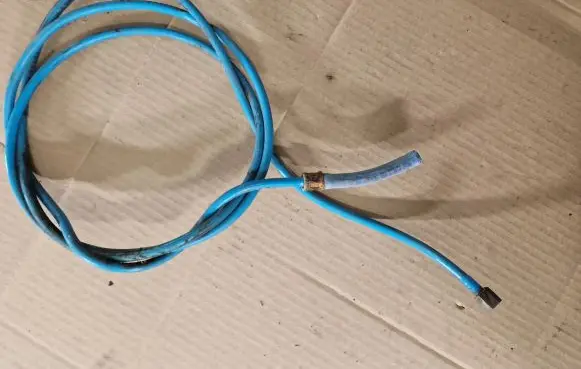Volkswagen PASSAT B3 Fuel line pipe 357201355A