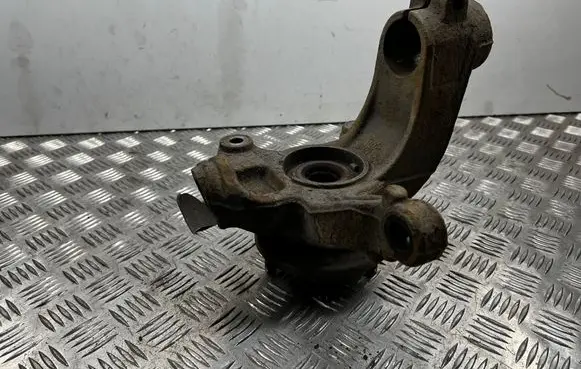 Front wheel hub