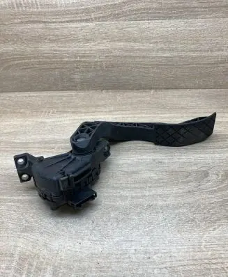 Volkswagen PASSAT B5.5 Accelerator throttle pedal 8D1721523F