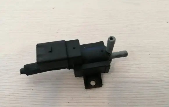 Volkswagen Eos Turbo solenoid valve 06F906283F 700470 70047004