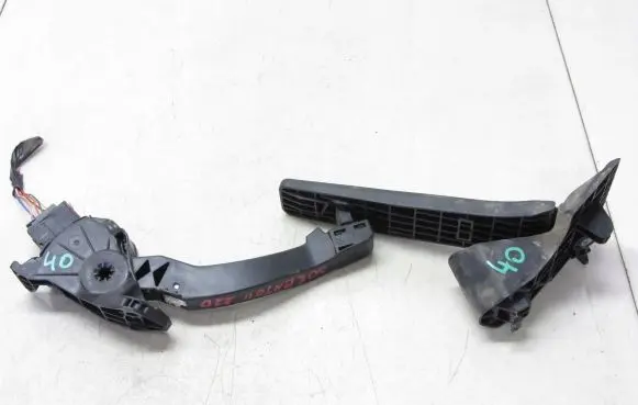 KIA Sorento Accelerator throttle pedal