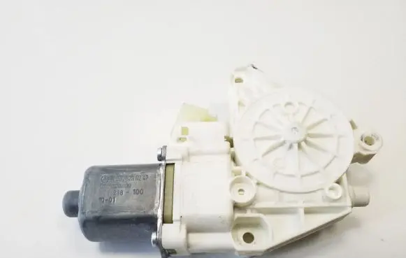 Mercedes-Benz E W212 Front door window regulator motor A2048200242
