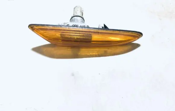 BMW 3 E46 Front fender indicator light 69113685 6911368-5