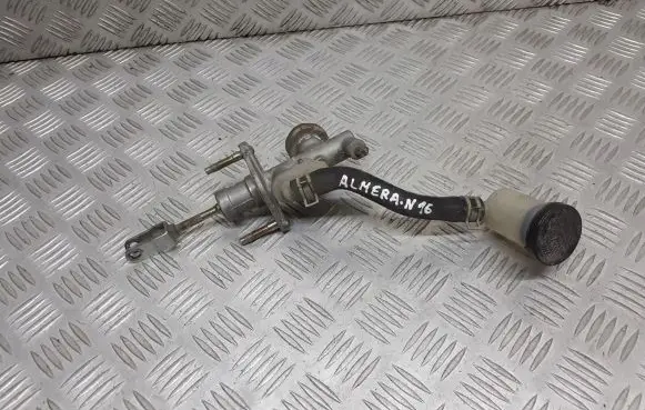 Nissan Almera N16 Clutch slave cylinder 