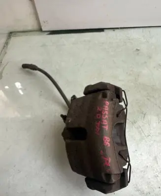 Volkswagen PASSAT B6 Front brake caliper 543