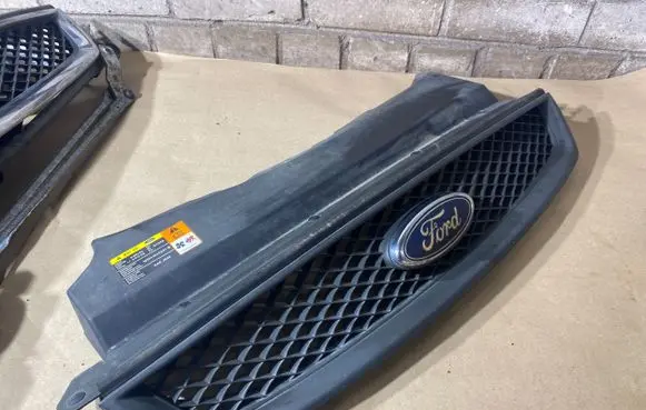 Ford Focus Front grill 4M518138AE 4M518200AJ 4M518200BJ