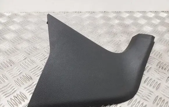 Foot area side trim