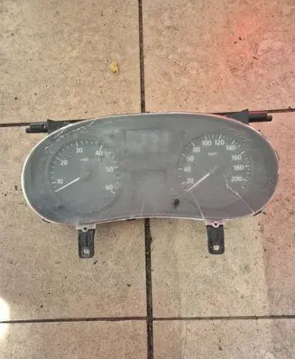 Renault Trafic II (X83) Speedometer (instrument cluster) P8200390132