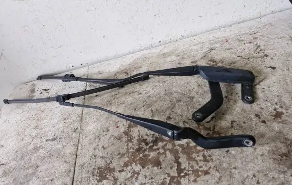 Ford C-MAX I Front wiper blade arm
