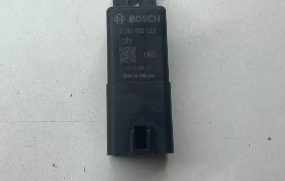 Land Rover Discovery 5 Glow plug pre-heat relay FX23189E2AC