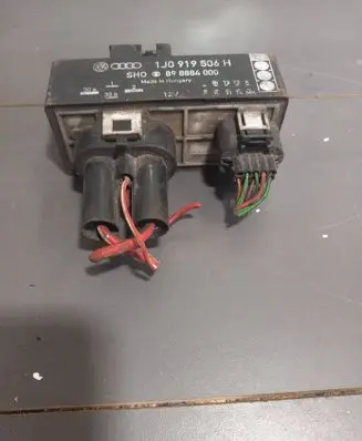 Volkswagen Golf V Coolant fan relay 1J0919506H