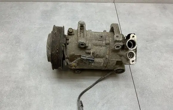 Nissan Qashqai Air conditioning (A/C) compressor (pump) 926004EA0A