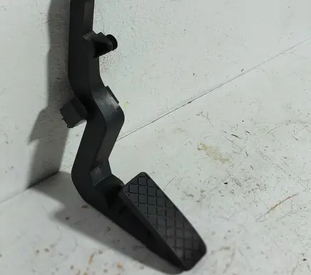 Audi A6 S6 C5 4B Accelerator throttle pedal 8D1721506