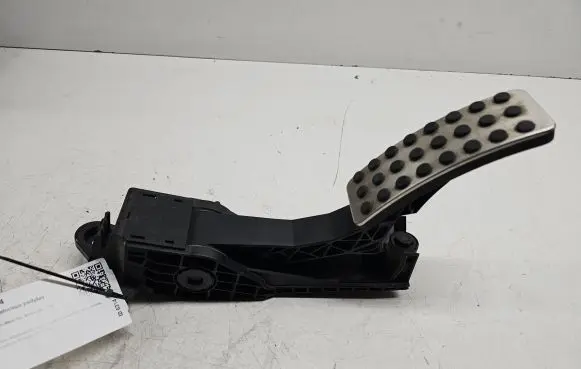 Mercedes-Benz ML W164 Accelerator throttle pedal A1643000104